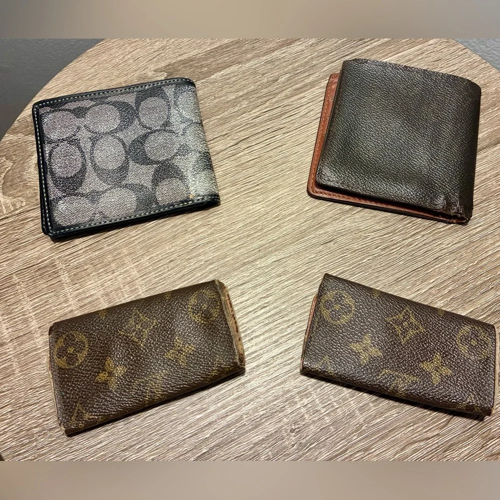 Louis Vuitton and Coach Project Bundle. Wallets and Key Holders - Picture 2 of 16